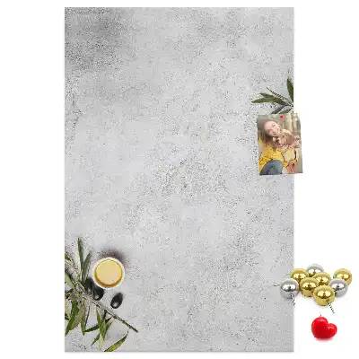 Pinnwand aus Kork mit Betonoptik und Olivenmotiv