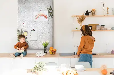 Pinnwand aus Kork mit Betonoptik und Olivenmotiv