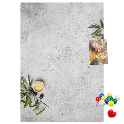Pinnwand aus Kork mit Betonoptik und Olivenmotiv