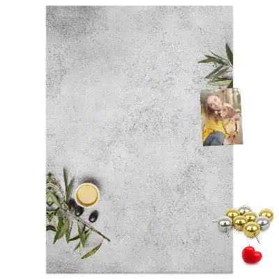 Pinnwand aus Kork mit Betonoptik und Olivenmotiv