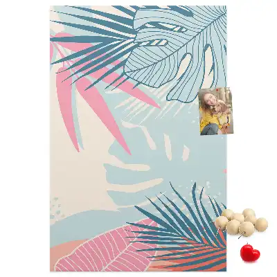 Pinnwand mit Blättermotiv in Pastelltönen