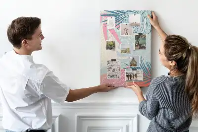 Pinnwand mit Blättermotiv in Pastelltönen