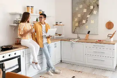 Pinnwand mit glänzendem Marmor-Design
