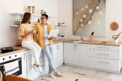 Pinnwand mit glänzendem Marmor-Design