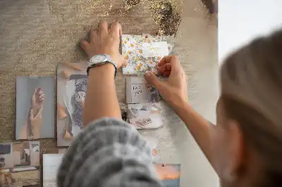 Pinnwand mit glänzendem Marmor-Design