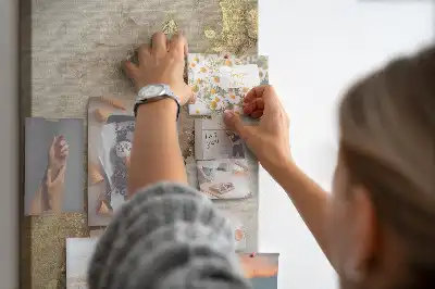 Pinnwand mit glänzendem Marmor-Design