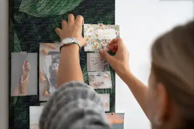 Pinnwand aus Kork mit Dschungel-Vegetationsblatt-Motiv