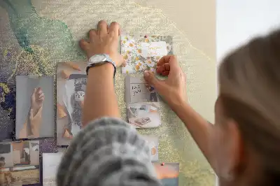 Korktafel in glänzender Marmor-Optik mit Glitzereffekt