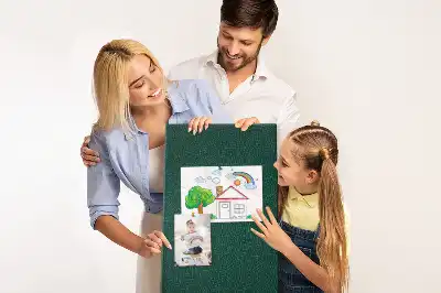 Korktafel mit linearem Blattmuster