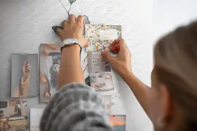 Pinnwand aus Kork mit Pflanzentrieb-Motiv