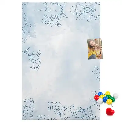 Pinnwand mit Blumenskizzen-Motiv