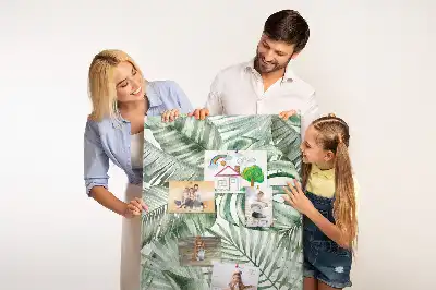 Korktafel Mit Wasserfarben bemalte Blätter