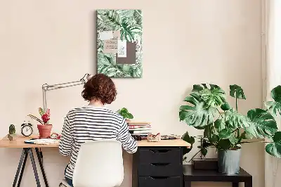 Korktafel Mit Wasserfarben bemalte Blätter