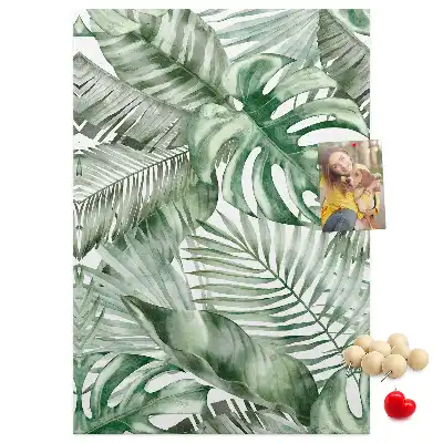 Korktafel Mit Wasserfarben bemalte Blätter