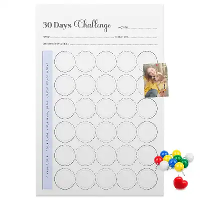 Pinnwand aus Kork als 30-Tage-Challenge-Planer