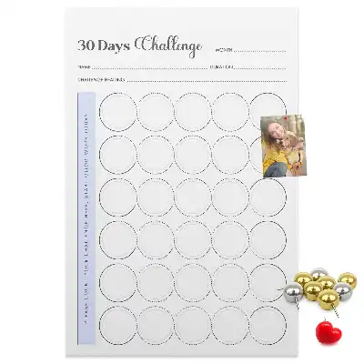 Pinnwand aus Kork als 30-Tage-Challenge-Planer