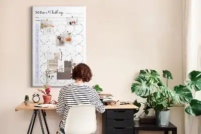 Pinnwand aus Kork als 30-Tage-Challenge-Planer