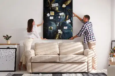 Korktafel Dunkles Blumenmotiv