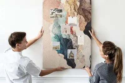 Korktafel mit abstraktem Fleckenmuster