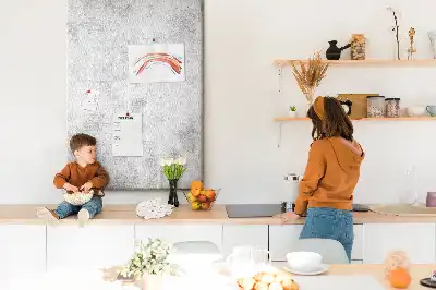 Korktafel für Betonwände