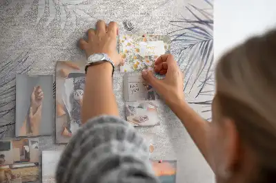 Pinnwand aus Kork mit Palmenblätter-Motiv