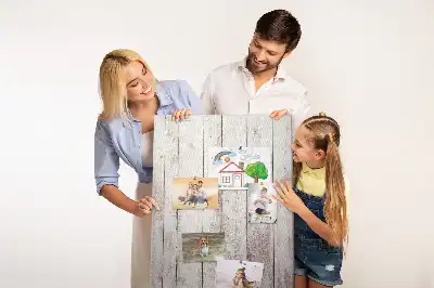 Korkpinnwand mit Holzrahmen