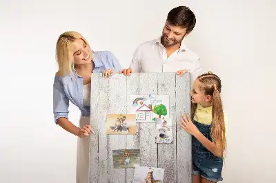 Korkpinnwand mit Holzrahmen