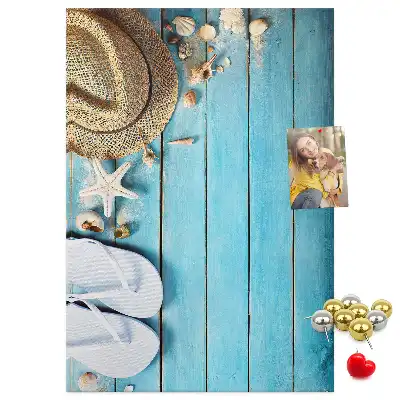 Pinnwand mit Sommerhut und Flip-Flops Motiv