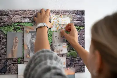 Bedruckte Weltkarte als Korkpinnwand