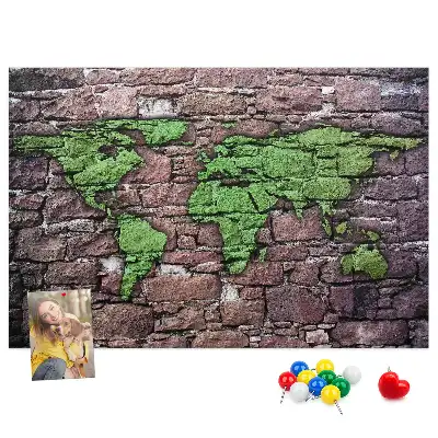 Bedruckte Weltkarte als Korkpinnwand