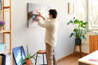 Bedruckte Korkplatte mit abstrakten Linien