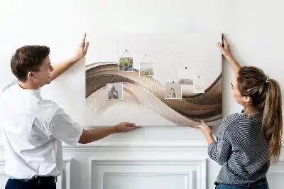 Bedruckte Korkplatte mit abstrakten Linien