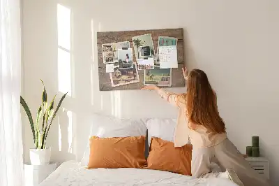Bedruckte Korkplatte mit Polaroid-Fotos
