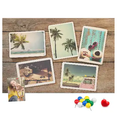 Bedruckte Korkplatte mit Polaroid-Fotos