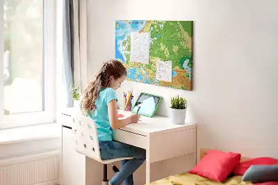 Pinnwand mit Weltkarte für Geografie