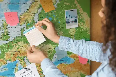 Pinnwand mit Weltkarte für Geografie