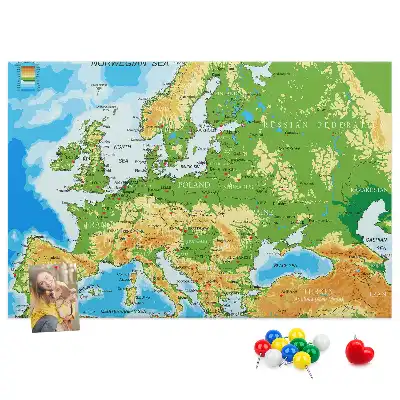 Pinnwand mit Weltkarte für Geografie