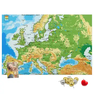 Pinnwand mit Weltkarte für Geografie