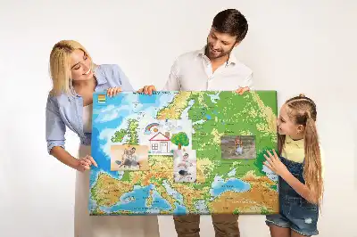 Pinnwand mit Weltkarte für Geografie