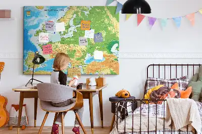 Pinnwand mit Weltkarte für Geografie