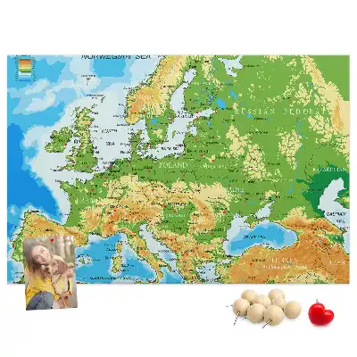 Pinnwand mit Weltkarte für Geografie
