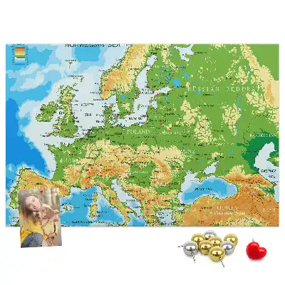 Pinnwand mit Weltkarte für Geografie