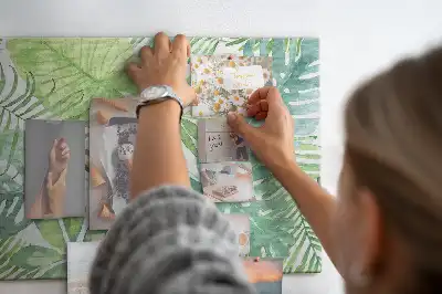 Bedruckte Korkplatte Tropische Blätter Pflanzenkomposition
