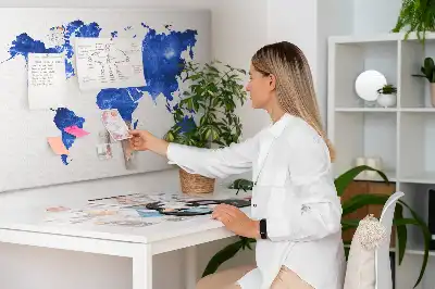 Pinnwand Weltkarte im Kosmos Design