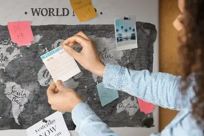 Bedruckte Korkplatte mit Retro-Weltkarte