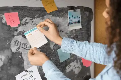 Bedruckte Korkplatte mit Retro-Weltkarte