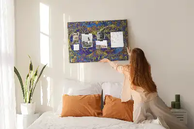 Bilder-Korktafel mit Atlaskarte