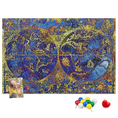 Bilder-Korktafel mit Atlaskarte