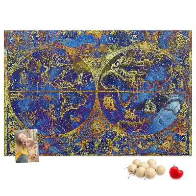 Bilder-Korktafel mit Atlaskarte