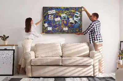 Bilder-Korktafel mit Atlaskarte